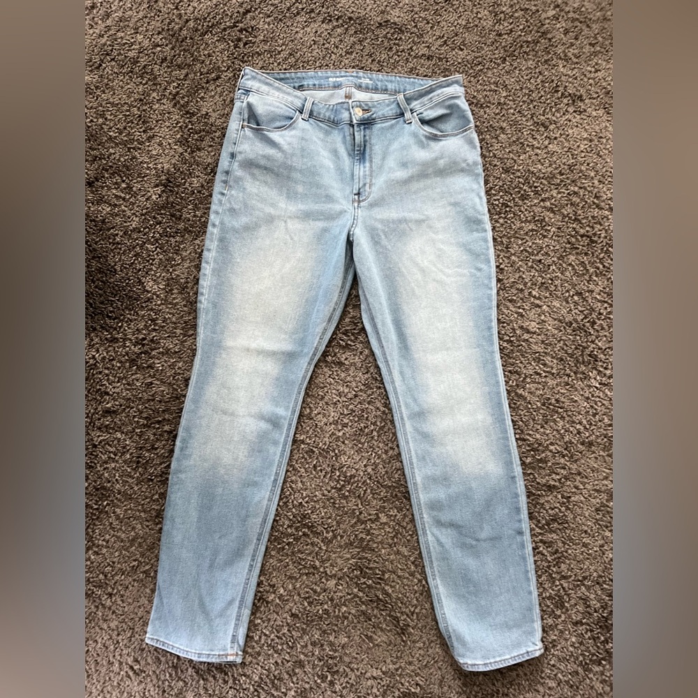 Women’s Old Navy light wash Size 14 high-rise Wow Straight